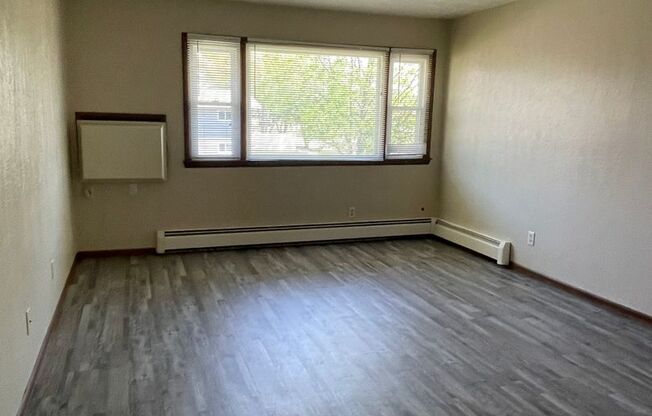 2 beds, 1 bath, $750, Unit 676-2