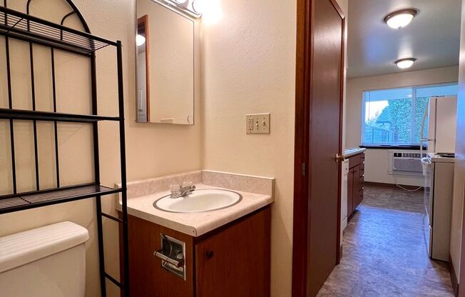 1 bed, 1 bath, 600 sqft, $925, Unit T