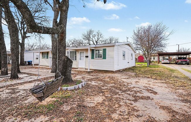 HOUSING VOUCHERS ACCEPTED! Welcome to 2211 Barbell Lane in Fort Worth!