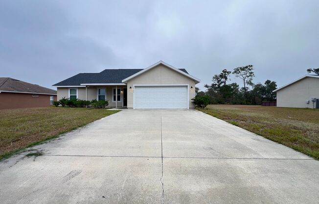 AMAZING 3 Bedroom, 2 Bathroom Home in Ocala!!