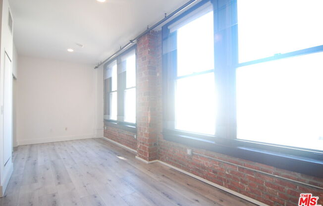 1 bed, 1 bath, 470 sqft, $1,900, Unit 608
