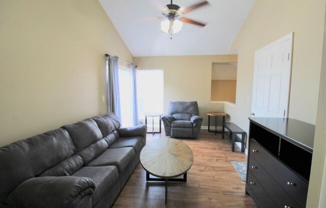 4 beds, 2 baths, $525