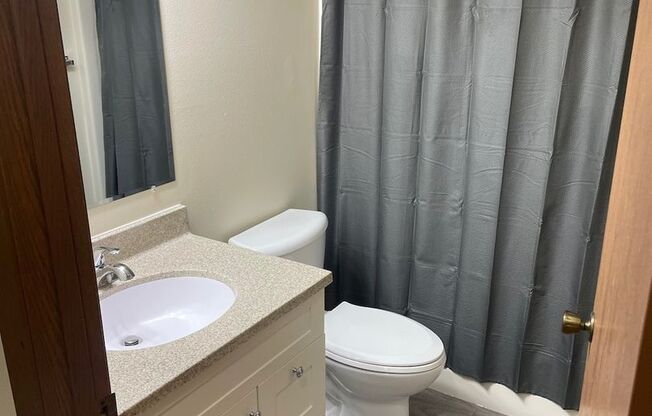 2 beds, 1 bath, 810 sqft, $899.99