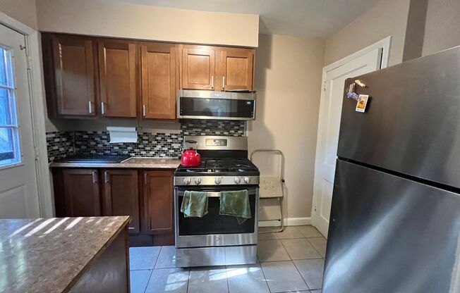 2 beds, 1 bath, $2,100