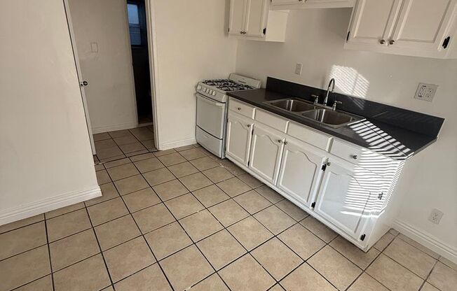 1 bed, 1 bath, $1,595, Unit 442 - D