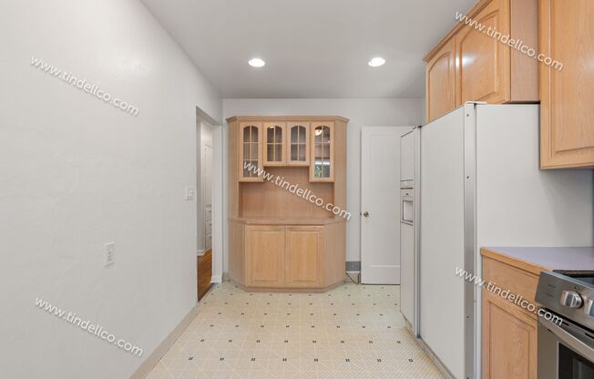 3 beds, 1 bath, $2,695