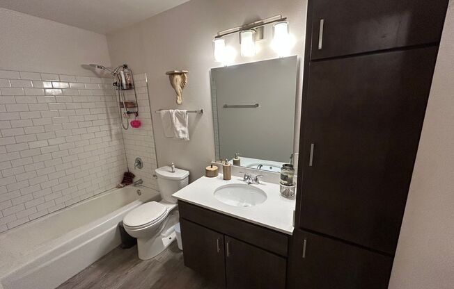 2 beds, 1 bath, $1,395, Unit 122