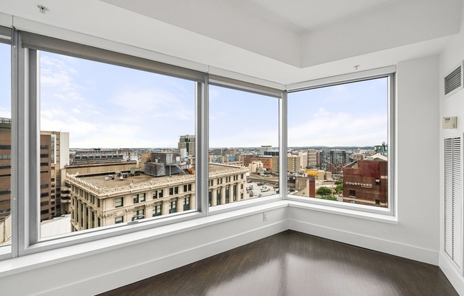 2 beds, 1.5 baths, 1,035 sqft, $5,500, Unit 19H