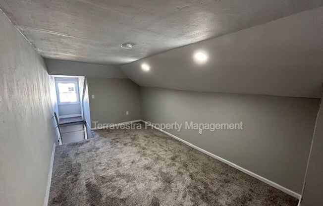 Georgeous Remodeled 3 bed w/ bonus finished attic