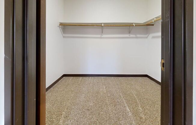 2 beds, 1 bath, 1,050 sqft, $995, Unit 201-302E