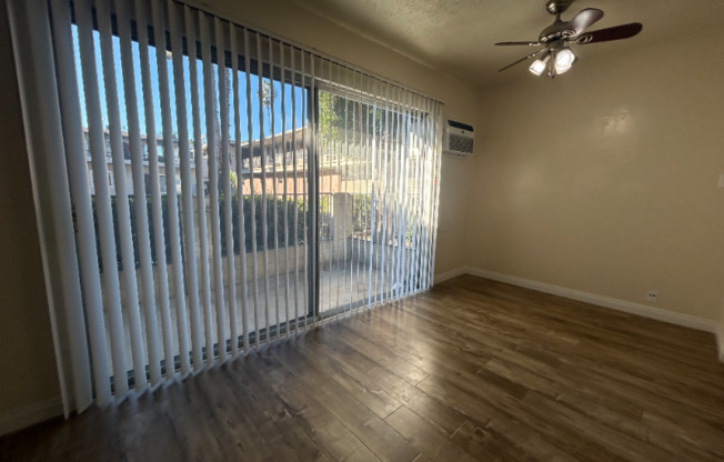 409 N LOS ROBLES AVE