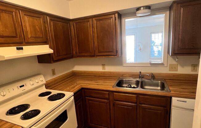 2 beds, 1 bath, $1,595