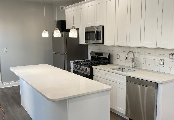 3229 N Hamlin Ave