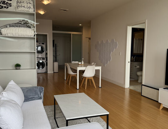 2 beds, 2 baths, $3,300, Unit 1008