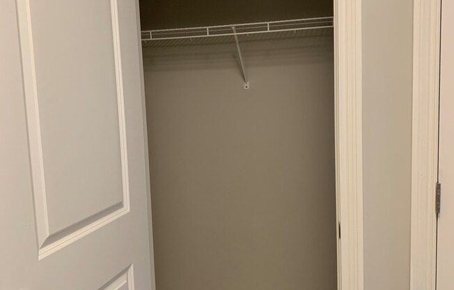 1 bed, 1 bath, 848 sqft, $775, Unit 27