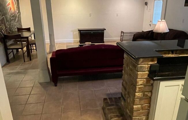 2 beds, 2 baths, 1,100 sqft, $1,350, Unit B