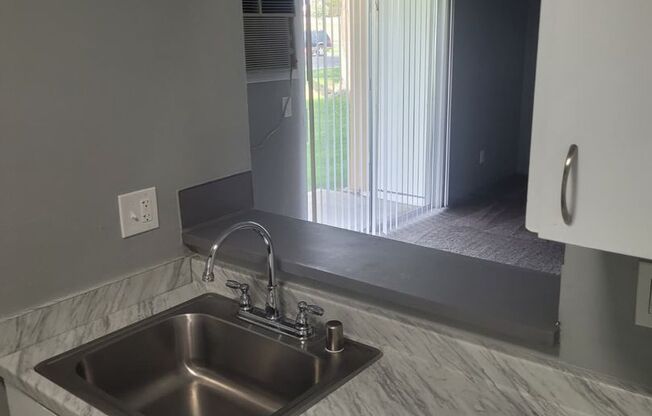 2 beds, 1 bath, 867 sqft, $1,255, Unit 601 K102