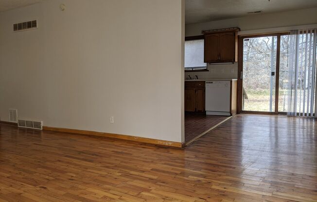 3 beds, 1 bath, $1,295