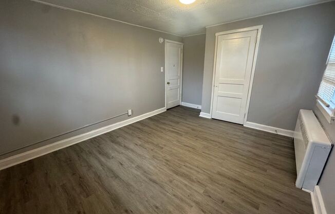 2 beds, 1 bath, $1,500, Unit Apt B