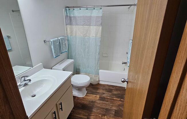 2 beds, 1 bath, 920 sqft, $1,305, Unit 1471-203