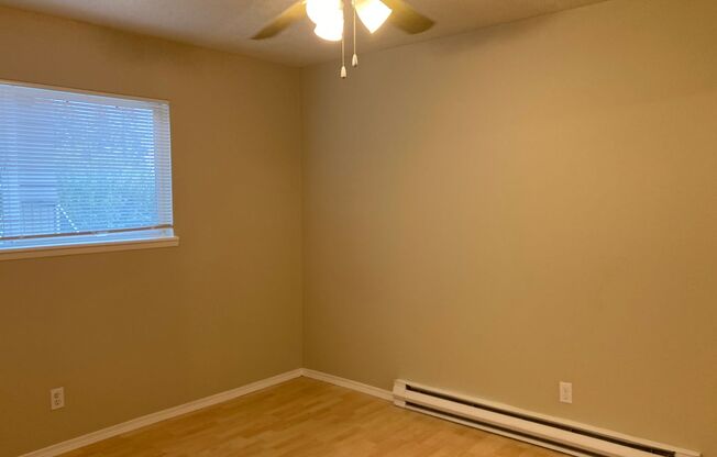 2 beds, 1 bath, $1,395, Unit 03