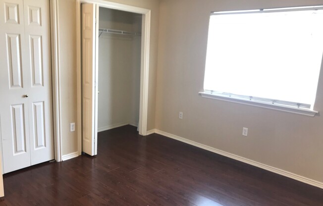 2 beds, 1 bath, $995, Unit #216