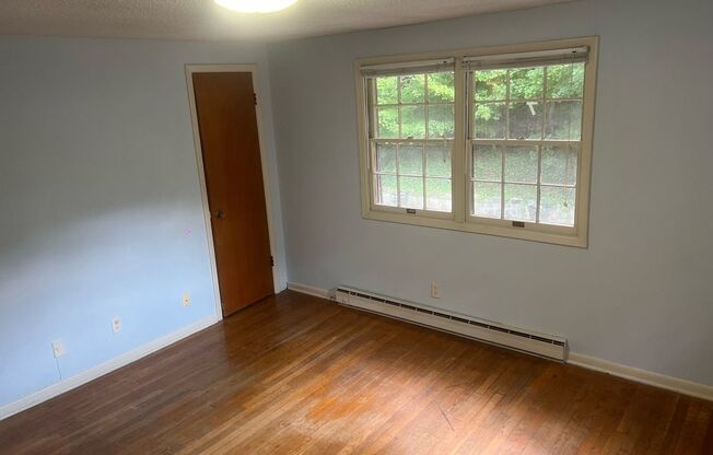 Spacious 2 Bedroom Minutes From UNC Campus