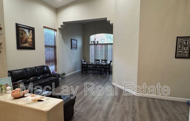 2711 W MEGAN ST
