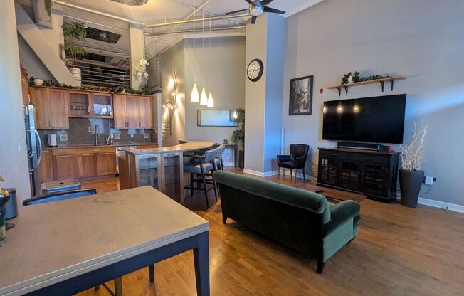 FANTASTIC LUXURY CONDO IN BALLPARK NEXT TO COORS FIELD!  FULLY-FURNISHED! SHORT OR LONG TERM LEASE!