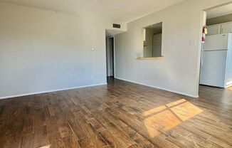 2 beds, 1 bath, $750, Unit #8