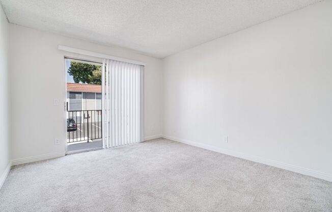 2 beds, 1 bath, 784 sqft, $2,250, Unit C26