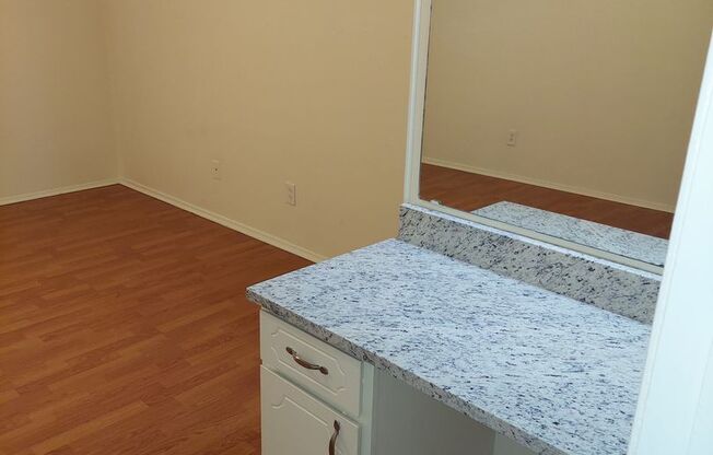 1 bed, 1 bath, 780 sqft, $825, Unit 3008-7