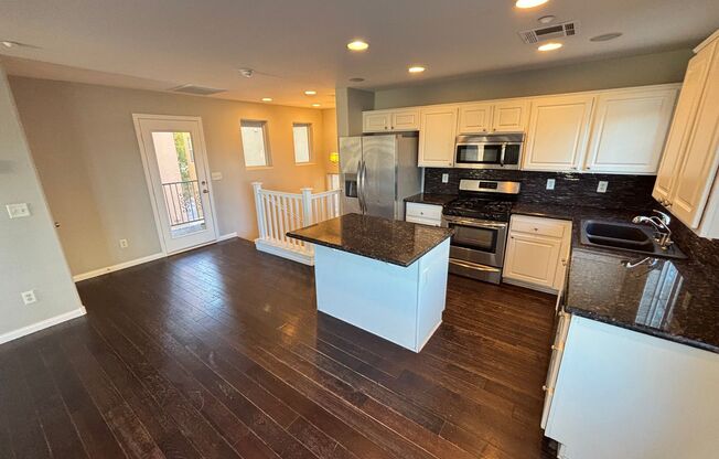 Beautiful Trilevel 3 Bed/3bath/2 car home located in Northwest Las Vegas --Enjoy Rent-Free Holidays!