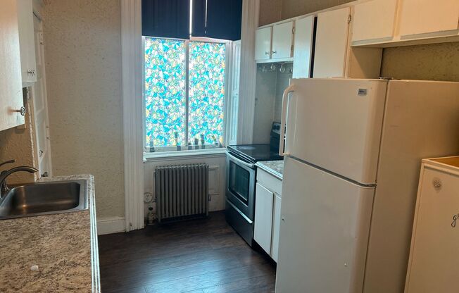 2 beds, 1 bath, $1,200