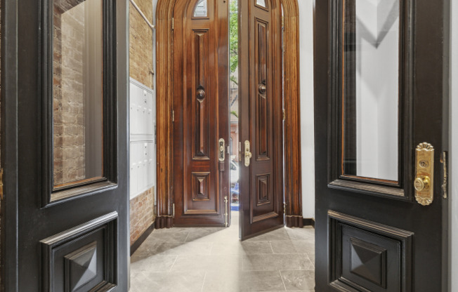 317 W 51 ST