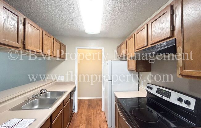 1 bed, 1 bath, 660 sqft, $950, Unit 800