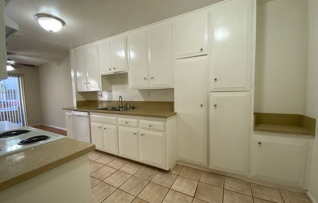 1 bed, 1 bath, 904 sqft, $2,195, Unit 112