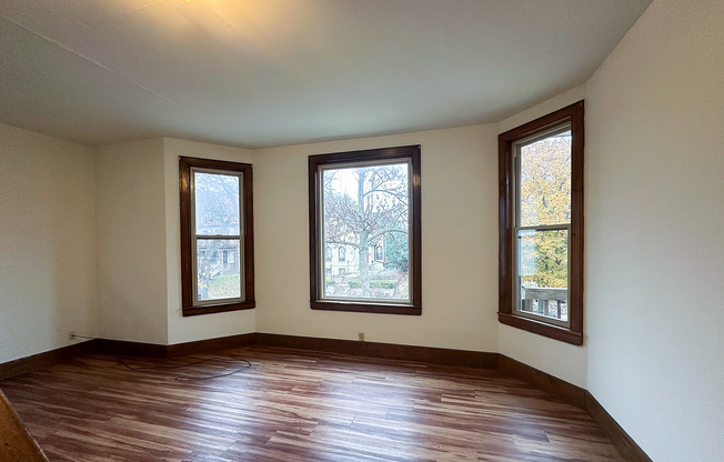 3 Bed / 1 Bath - 1,500 SF - Living Room