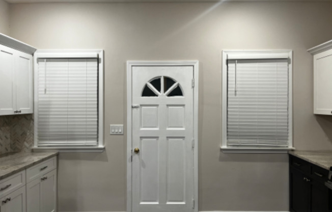 463 1/2 ELM ST