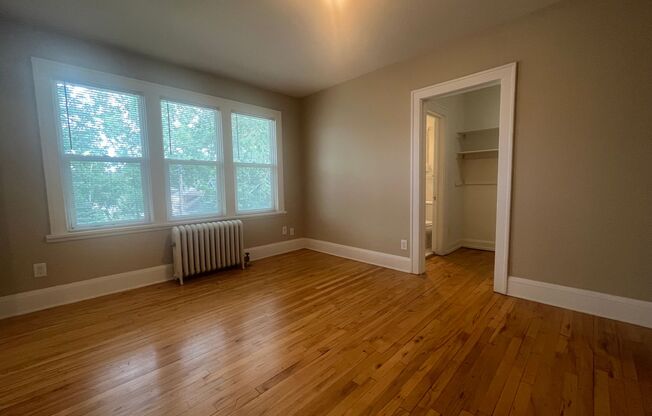 Studio, 1 bath, 450 sqft, $963, Unit 16