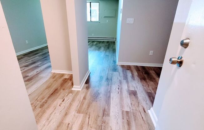 2 beds, 1 bath, 841 sqft, $1,600, Unit 7-4A