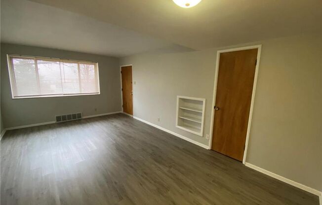 2 beds, 1 bath, 750 sqft, $965