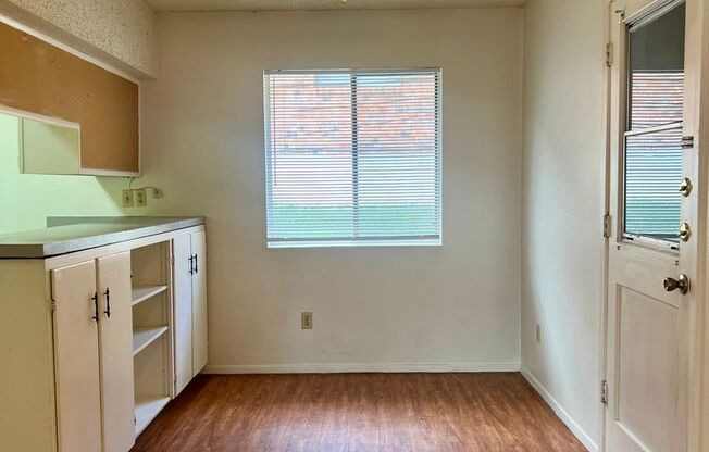 2 beds, 1 bath, 864 sqft, $1,175