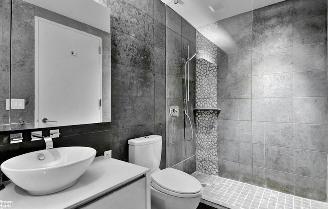 1 bed, 1.5 baths, 988 sqft, $6,280, Unit 3301