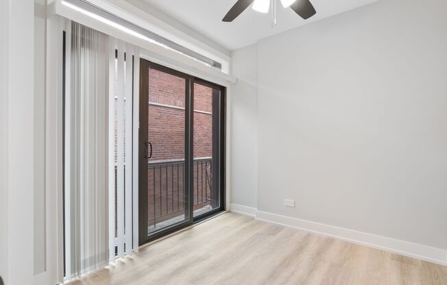 3 beds, 1 bath, 670 sqft, $1,995, Unit 1552.5-3H