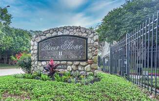 10855 Meadowglen Lane