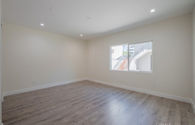 1834 ALEXANDRIA AVE