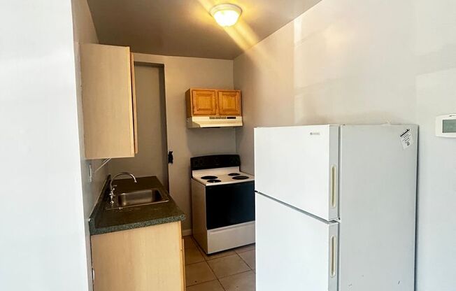 2 beds, 1 bath, 3 sqft, $1,475, Unit 1F