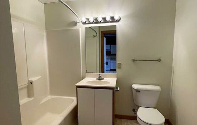 2 beds, 2 baths, 1,025 sqft, $1,975, Unit 201