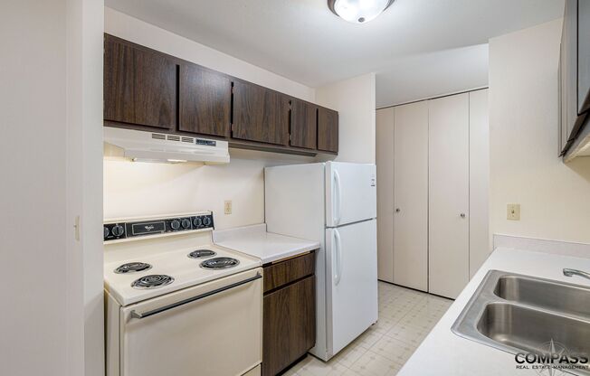 1 bed, 1 bath, 624 sqft, $945, Unit 215